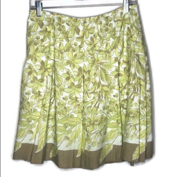 4/$25 Ann Taylor Loft Pleated Skirt. Size … - Picture 1 of 8